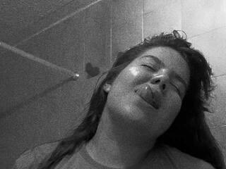 Еротски видео цхат PiaDupont26