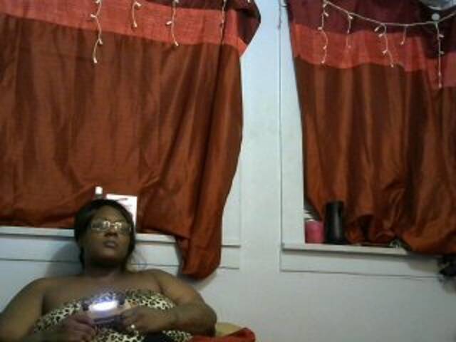 Емитовање снимка екрана PrettyBlacc