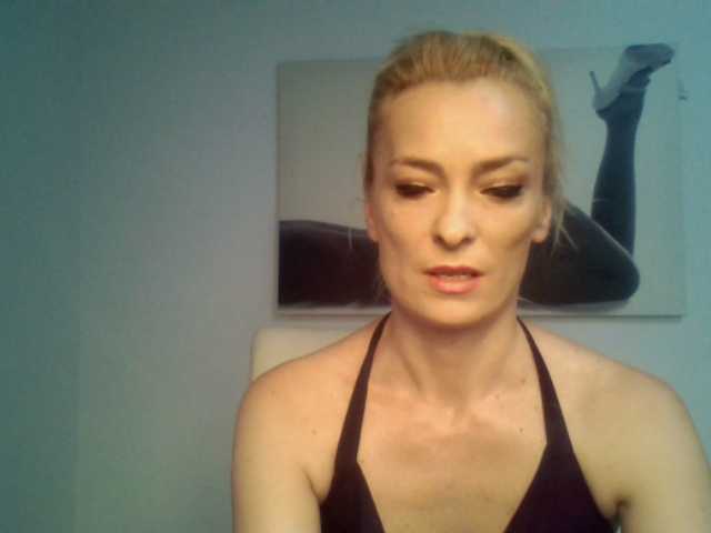 Емитовање снимка екрана QueenofBerlin