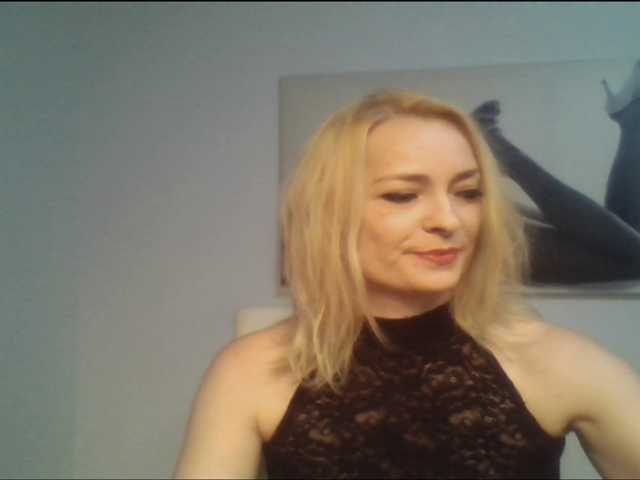 Емитовање снимка екрана QueenofBerlin