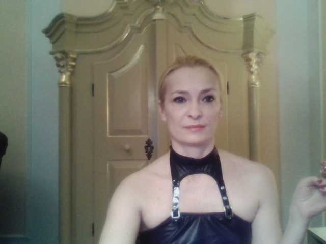 Емитовање снимка екрана QueenofBerlin