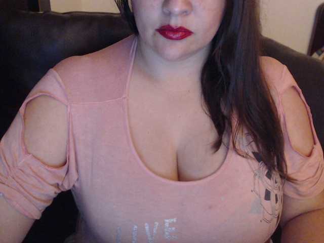 Фотографије MiladyEmma hello guys I'm new and I want to have fun He shoots 20 chips and you will have a surprise #bbw #mature #bigtits #cum #squirt