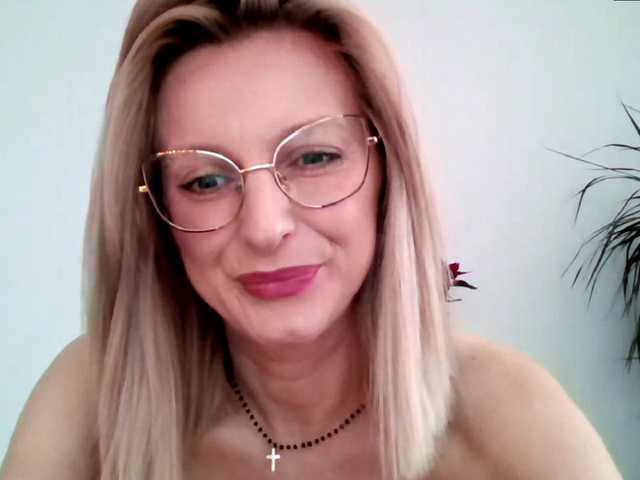 Фотографије RachellaFox Sexy blondie - glasses - dildo shows - great natural body,) For 500 i show you my naked body @remain