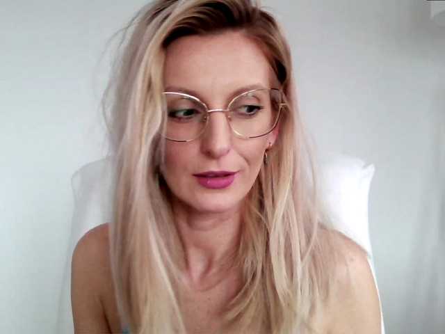 Фотографије RachellaFox Sexy blondie - glasses - dildo shows - great natural body,) For 500 i show you my naked body [none]