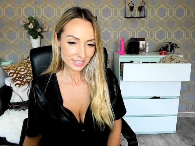 Емитовање снимка екрана rikaBlondine