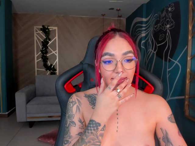 Фотографије RosalineMay ⭐Just look at me to make you realize how hot I am ♥♥ ​IG: @​Rosalinemay_x ♥♥ At goal: Make me cum!! @remain tks left
