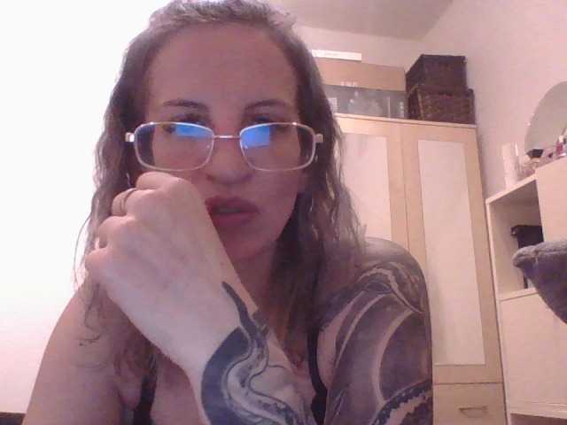 Емитовање снимка екрана Rosymara