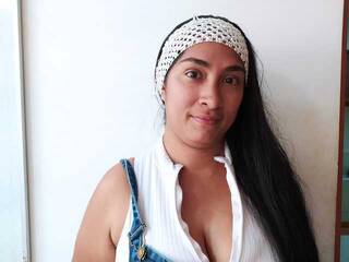 Еротски видео цхат RoxannaJones