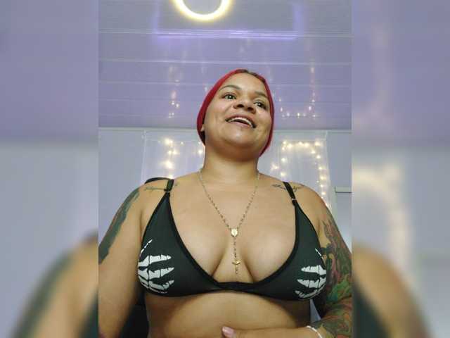 Фотографије SaamyRed HEY GUYS MY WET PUSSY LOVES VIBRATIONS, MAKE ME MOAN AND SCREAM WITH PLEASURE, I'M READY FOR YOU #curvy #bigass #squirt #cum #anal