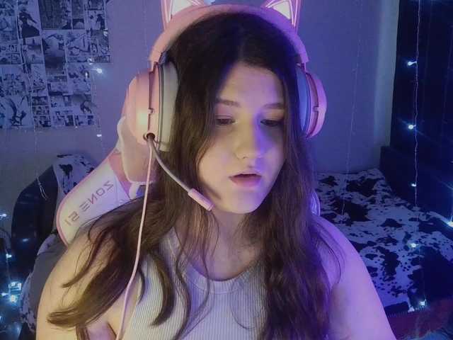 Емитовање снимка екрана SaanviUwU