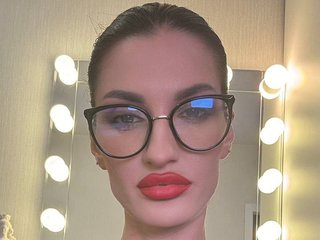 Еротски видео цхат SilkenMuse