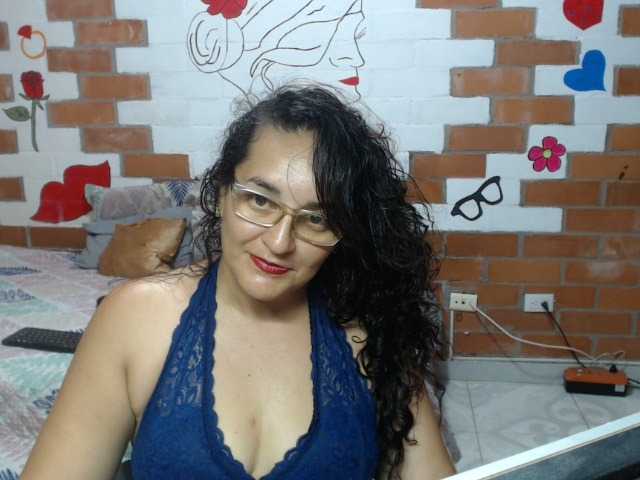 Фотографије SaimaJayeb Sound during the PVT or tkns show here !!!! I love man flirtatious and very affectionate *** Make me vibrate and my Squirt is ready for you ***#lovense #squirt #mature #hairy #anal #pvt