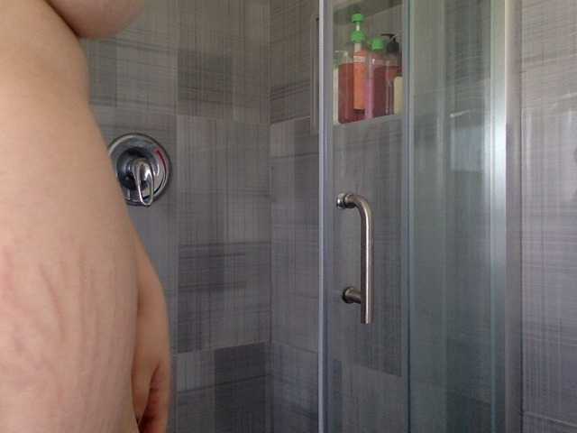 Фотографије Sassycassie69 I WANT TO TAKE A SHOWER 0 tokens to take my shirt off