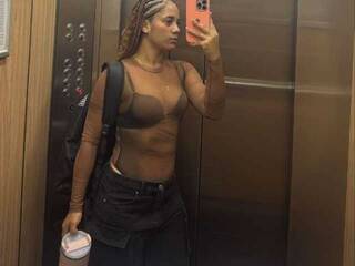 Еротски видео цхат SeleneRouge