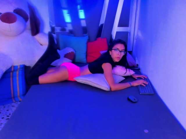 Емитовање снимка екрана SelinneFoxx