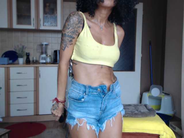 Емитовање снимка екрана SexiBelle