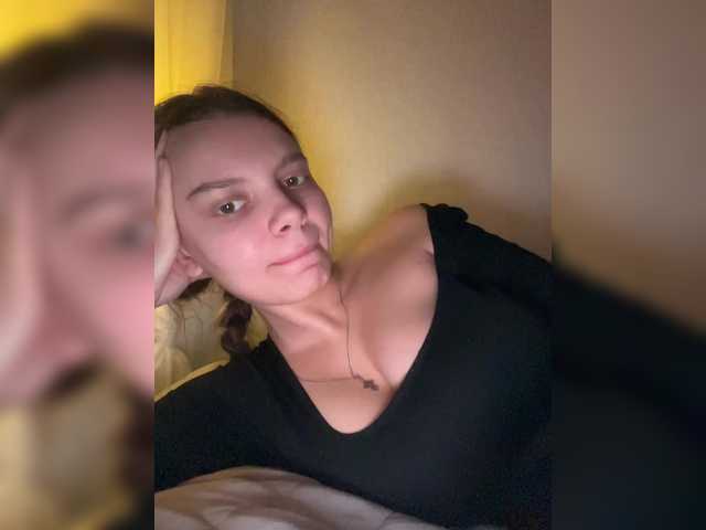 22 raised a new toy for me, every 1000 shows, naked, to raise the stream room to the top many times for 2 tokens.... I love it when men spoil me.