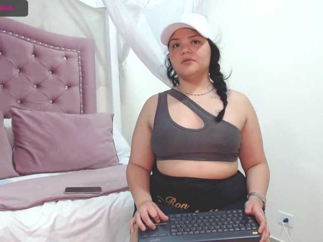 Фотографије SharlotteThom hi guys wolcome too my room// show oios 25 tks // spank ass 65 // come and difruta on my naughty side today and willing to play a lot with you!!