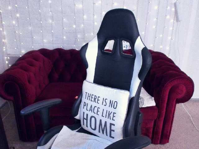 Емитовање снимка екрана AnasteishaLux