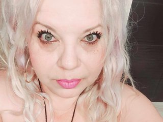 Еротски видео цхат SonyaHotMilf