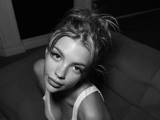 Еротски видео цхат SophieFleurr