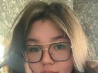 Еротски видео цхат Stefanie-Adel