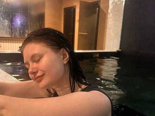 Еротски видео цхат Sunny-Smail