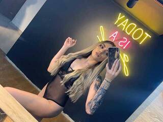 Еротски видео цхат SunnyWayne