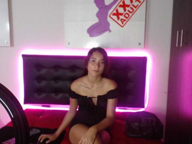 Фотографије TinnySofi18 Hi, it's my first day, I hope for your collaboration, I follow your advice #latina #skinny #feet #young #daddy #New