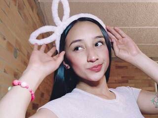 Еротски видео цхат tiny-cora