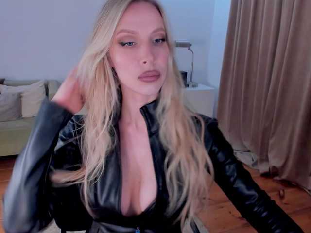 Емитовање снимка екрана ToxicBlonde