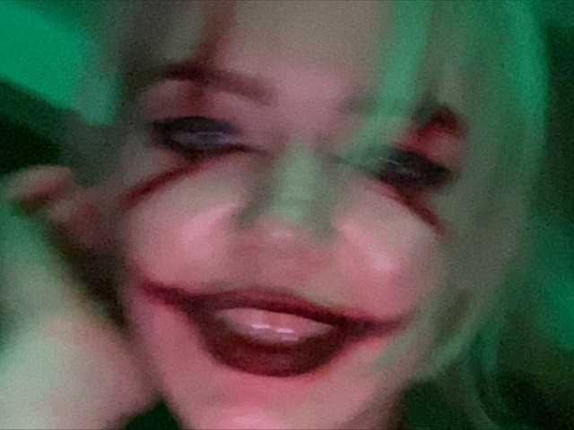 Емитовање снимка екрана TreshGirls