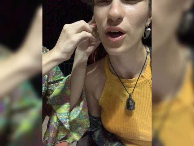 Емитовање снимка екрана TreshGirls