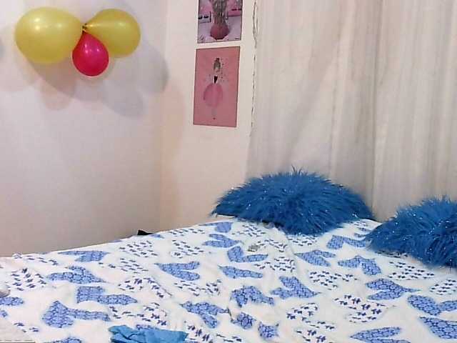 Фотографије valeriiaa-hot hi guys welcome to my room play with me #anal #squirt #lovense #pantyhose #teen #bigboobs