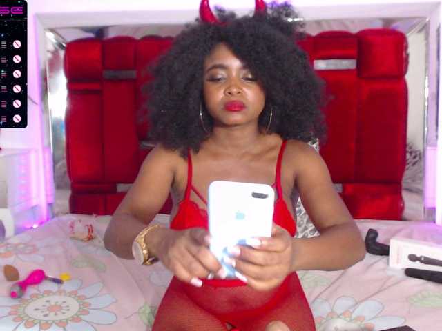 Фотографије valerysexy4 Hey guys, hot day I want you to make me wet for you !! ♥♥ PVT // ON @goal full squirt #ebony #latina # 18 #slim #bigboob #lovens