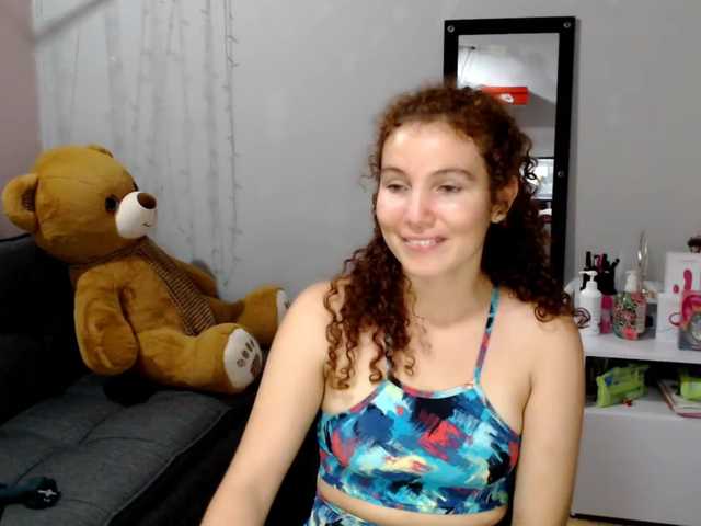 Фотографије VeronicaRusso hello guys enjoy with me 332 tokens to reach the goal Squirt Show