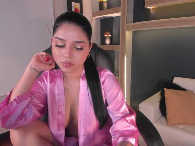 Фотографије VictoriaLeia beautiful latina with hot pussy for you to make her reach orgasm IG: Victoria_moodel♥ Striptease♥ @remain tks left