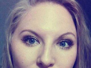 Еротски видео цхат VivianFlirty