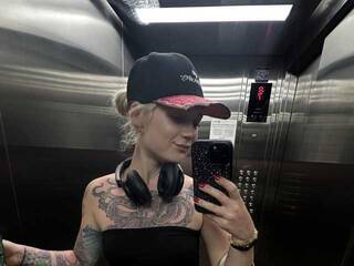 Еротски видео цхат VivianRocks