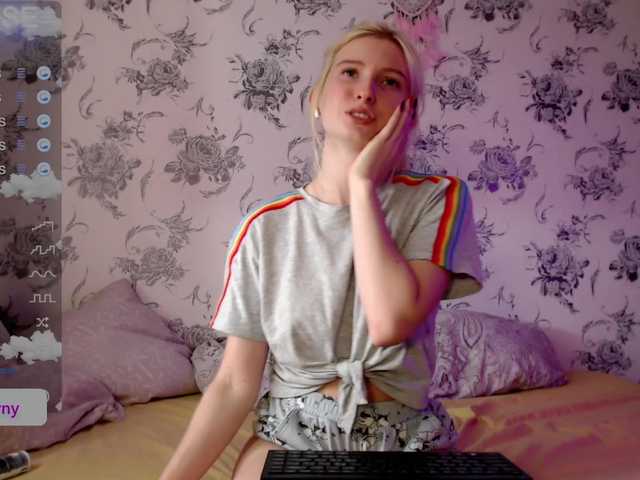 Фотографије whiteprincess 1 token = 1 splash on my white T-shirt (find out what's under it dear) #teen #new #young #chat #blueeyes