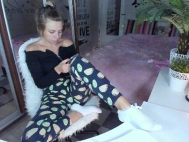 Емитовање снимка екрана CallMeAngel