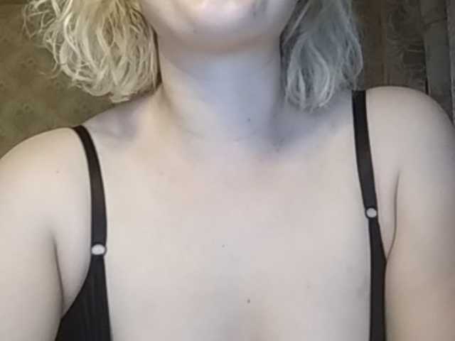 Емитовање снимка екрана YourQueen18