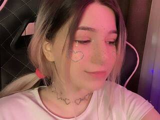 Еротски видео цхат YukiMoore